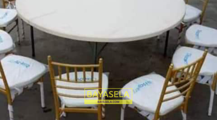 Plastic round banquet table