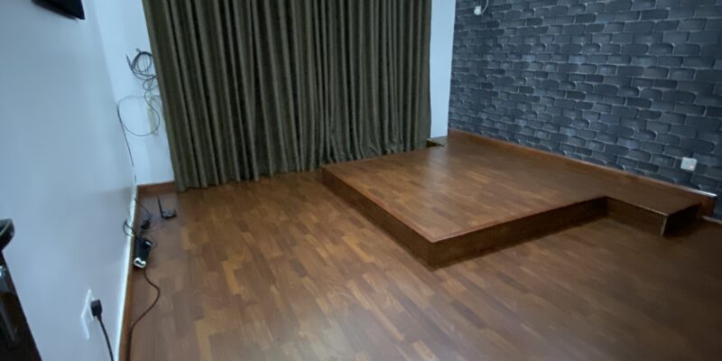Waterproof wooden laminate floor